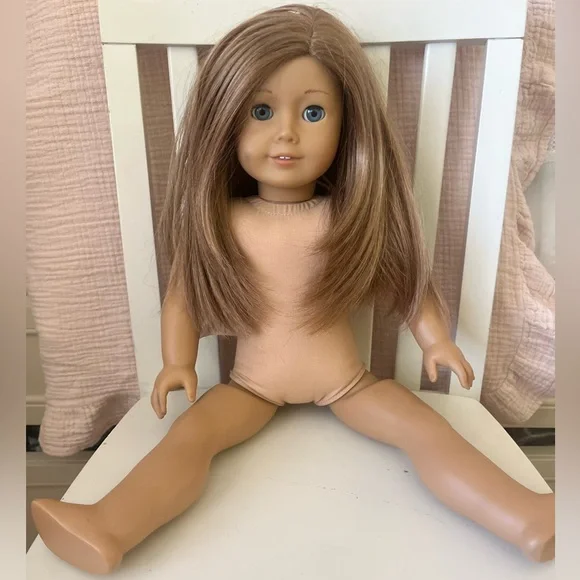 American Girl Doll 2011 with Brown Hair & Blue Eyes TM #39? - Picture 2 of 12